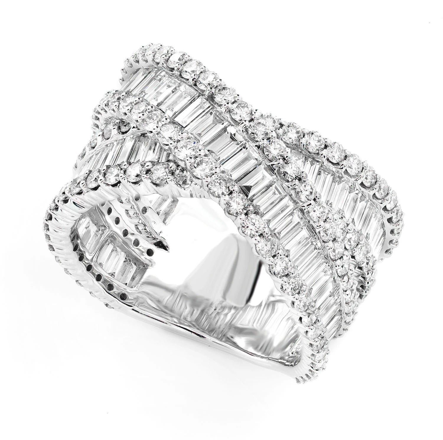 Baguette Crossover Diamond Ring in 14K white gold, detail view