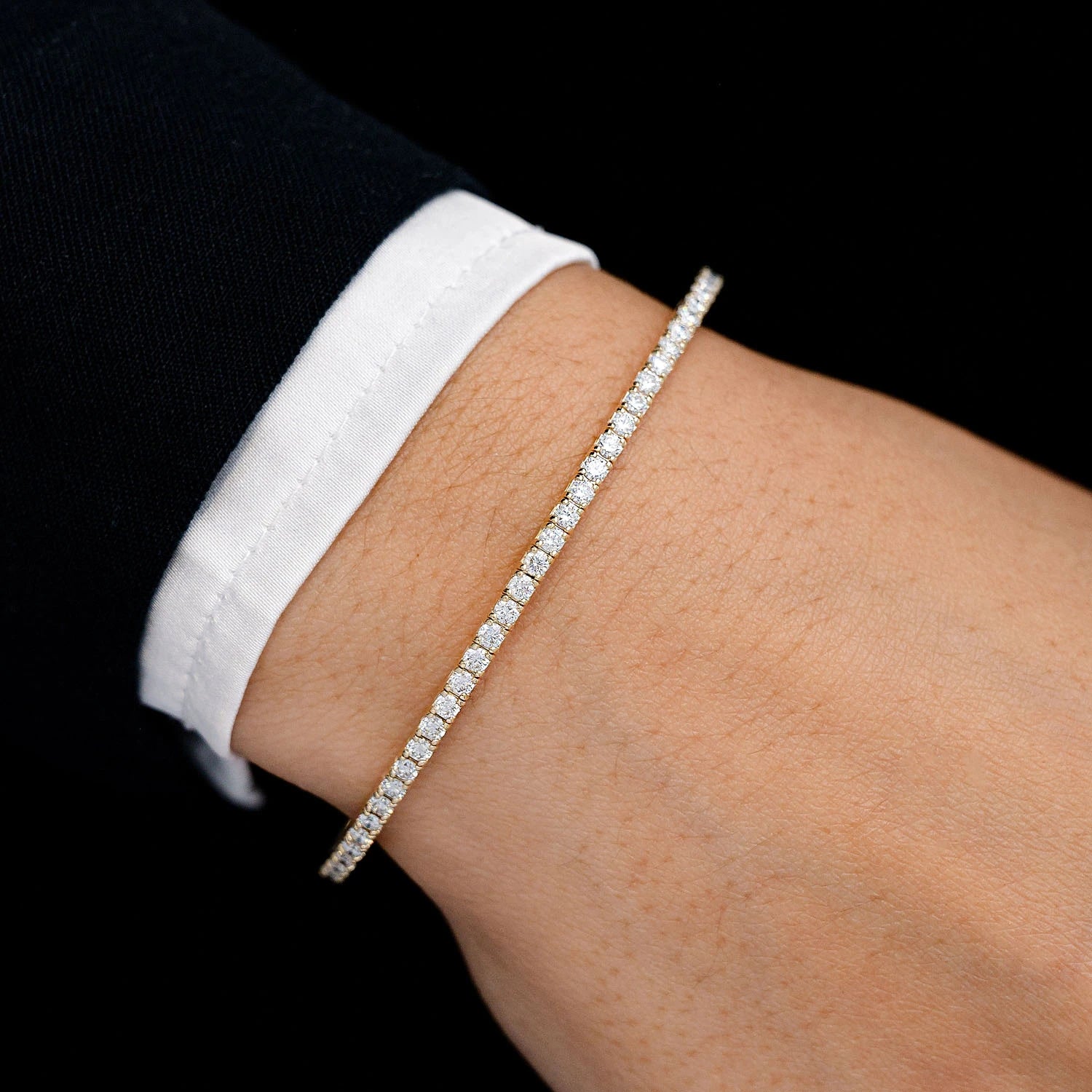 Prong Diamond Flex Bangle in 14K yellow gold, 4pt / 1.50ctw, detail view