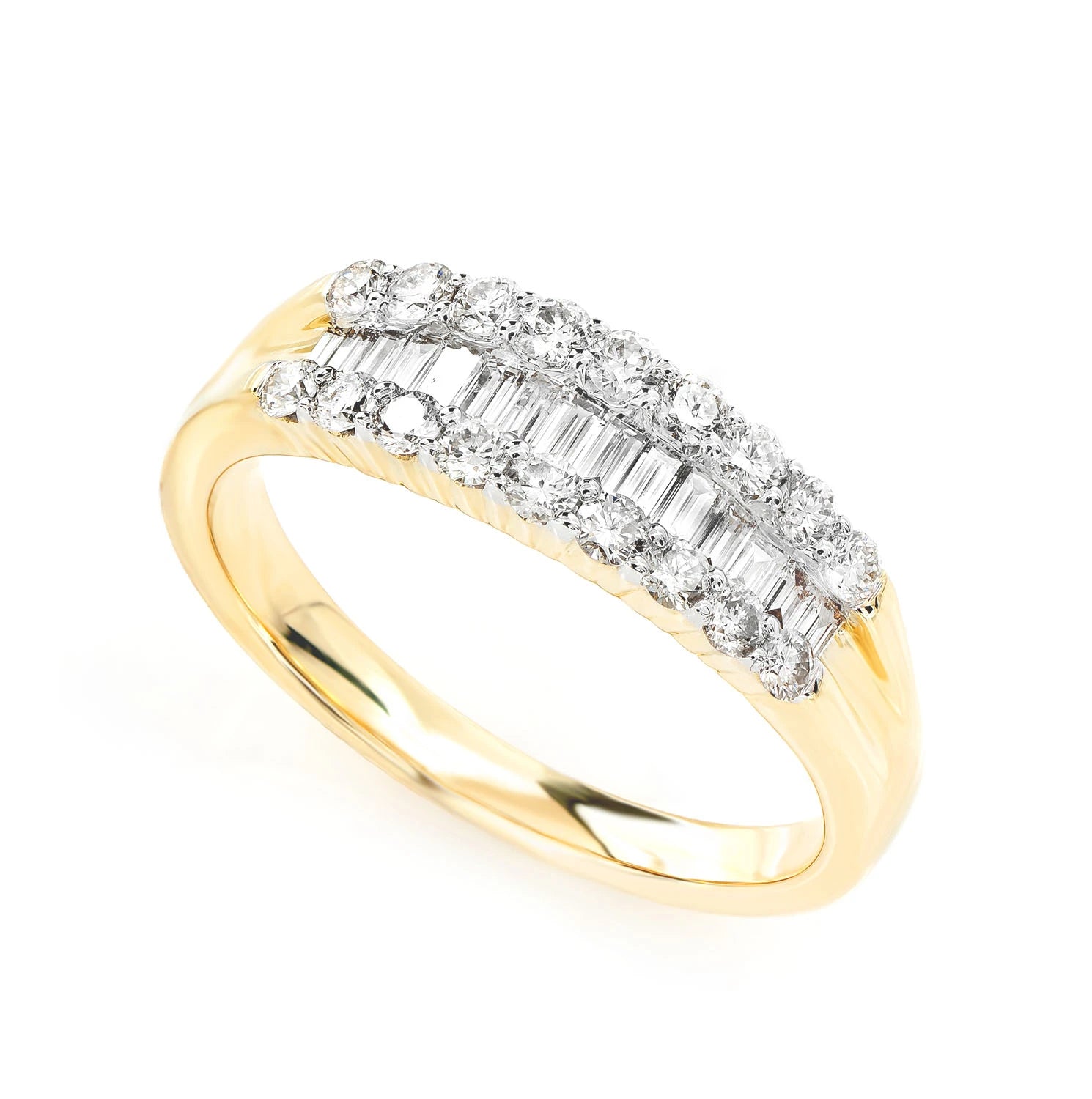 Round & Baguette Channel Diamond Ring in 14K yellow gold, detail view