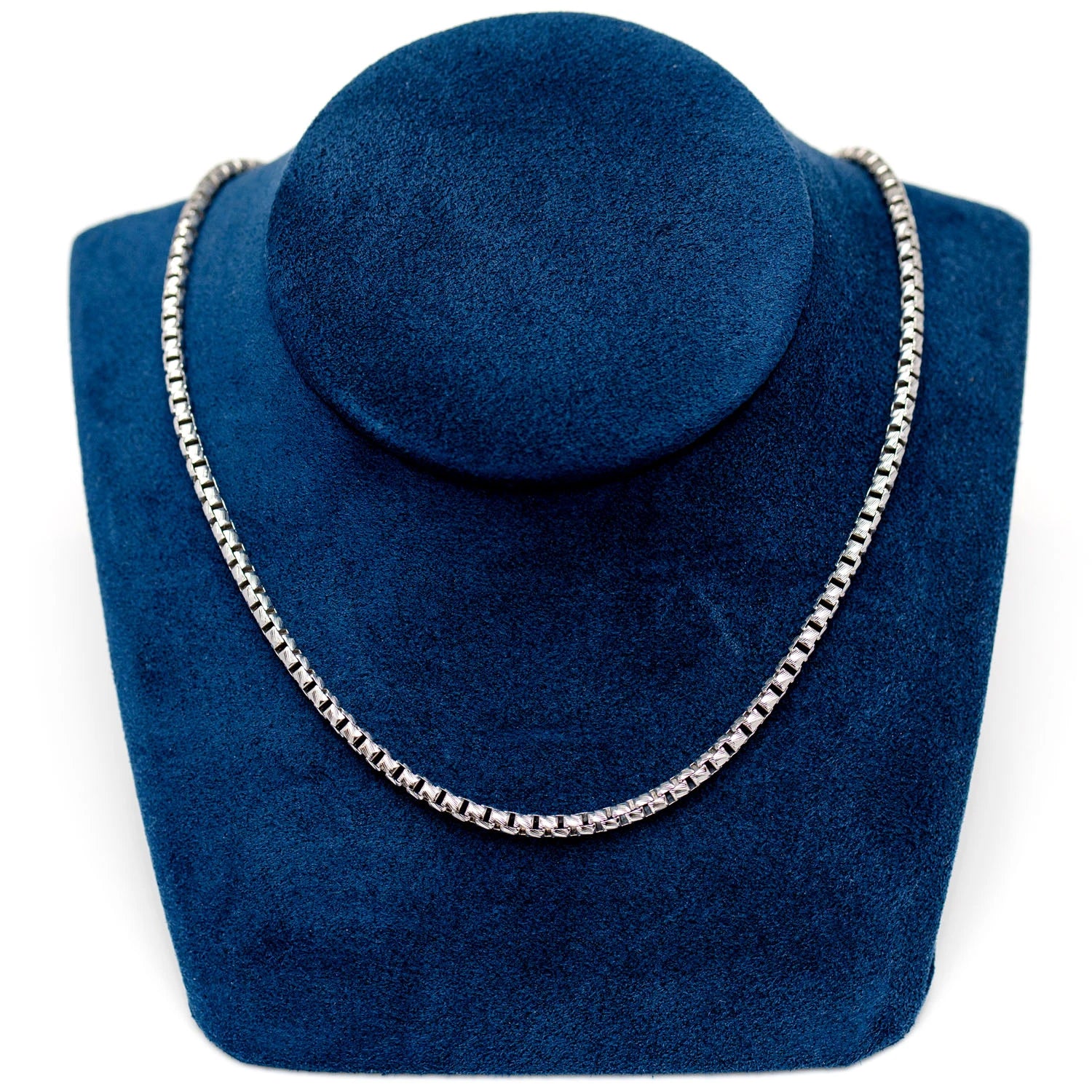 Sterling Silver Diamond-Cut Box Chain in 925 sterling silver, 3mm width, detail view