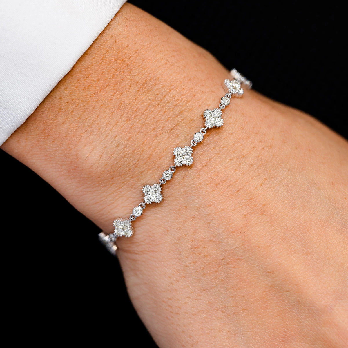 Clover Link Bezel Milgrain Diamond Bracelet