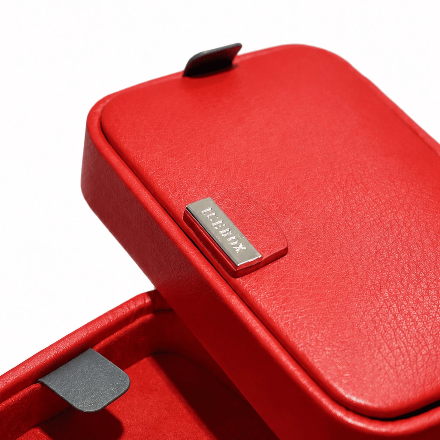 Icebox Medium Traveler Case in red, 2-watch capacity, detail view 6