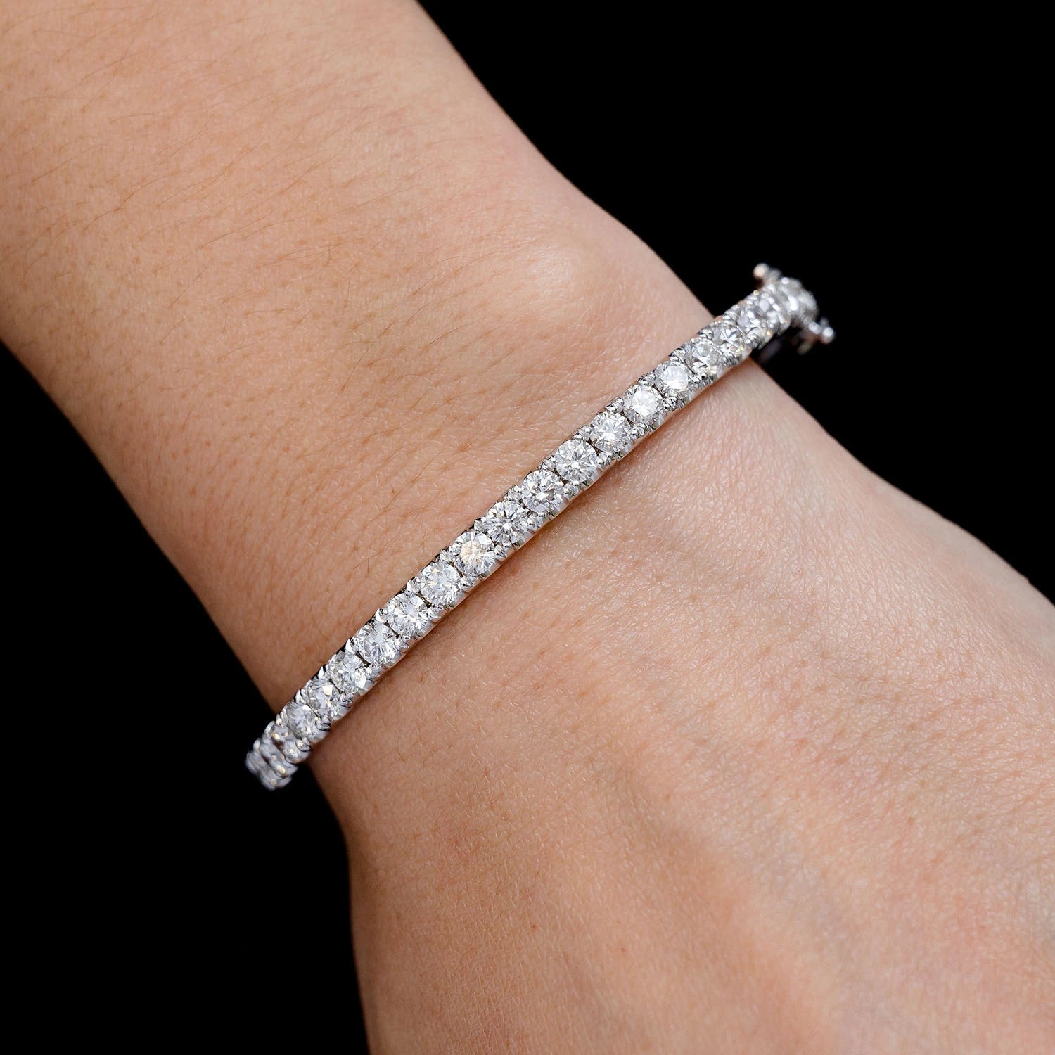 Scallop Diamond Bangle in 14K white gold, 17pt / 4.05ctw, angled view