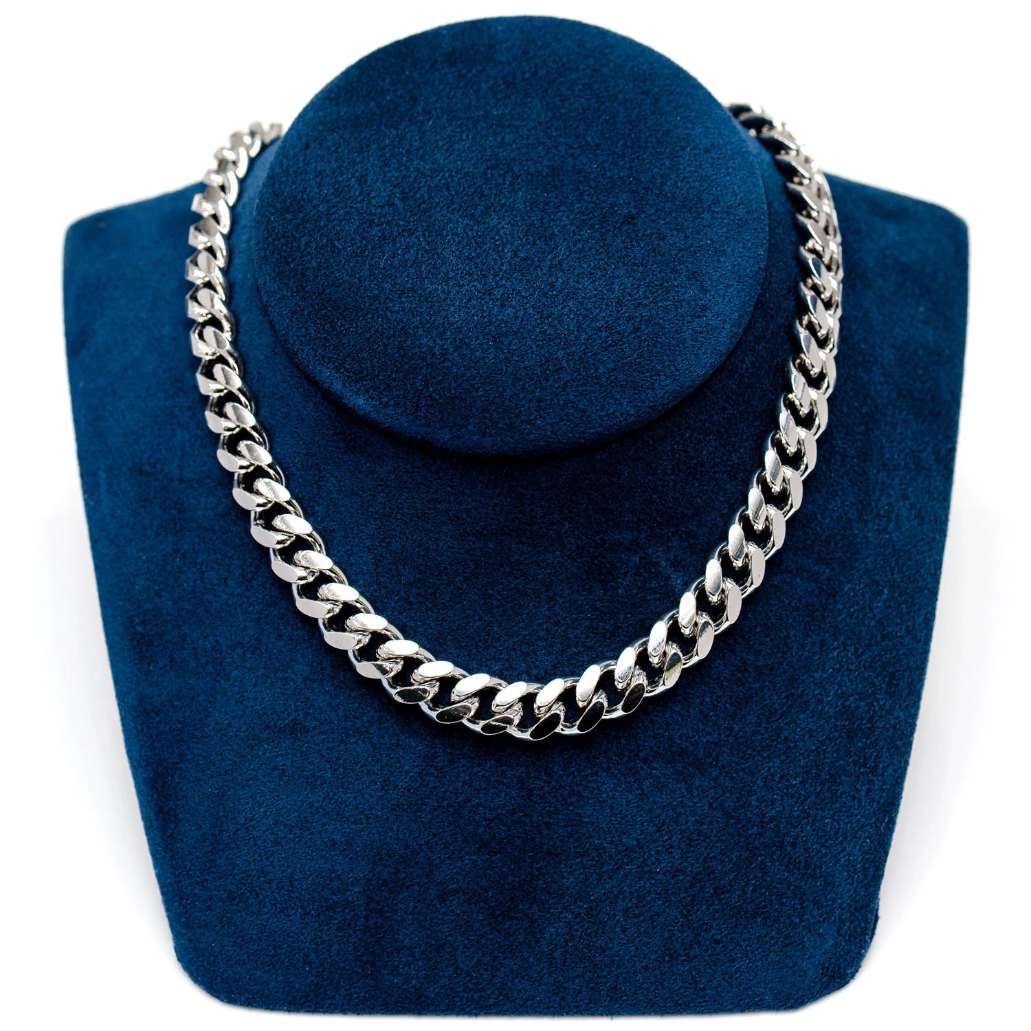 Sterling Silver Cuban Chain in 925 sterling silver, 8.5mm width, detail view