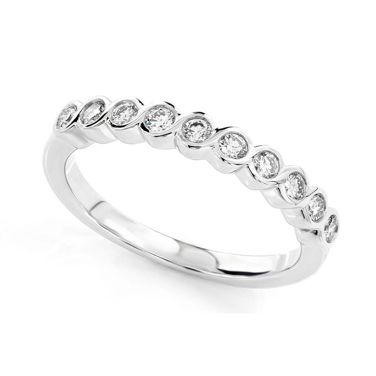 Twisted bezel ring angled