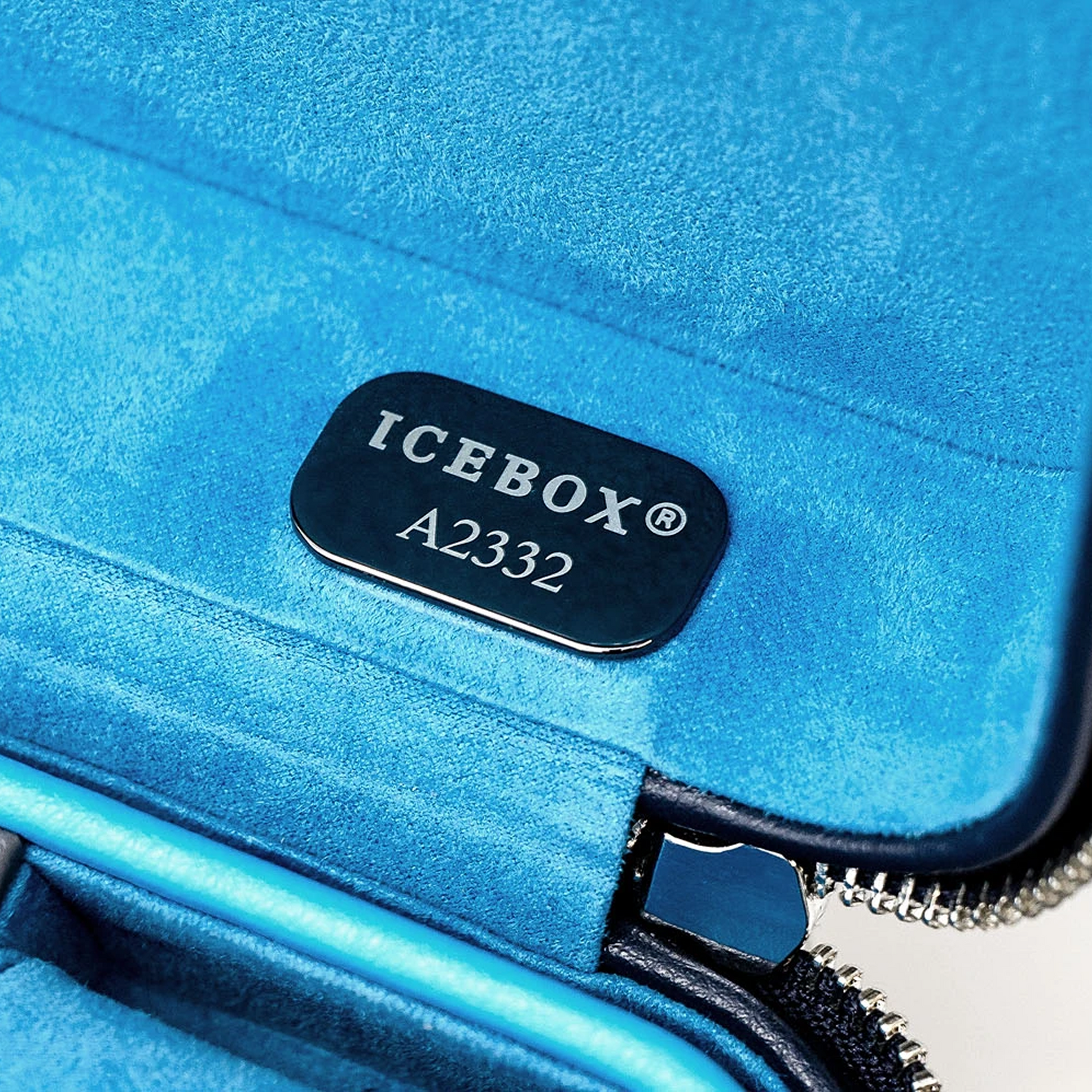 Icebox Medium Traveler Case in navy, 2-watch capacity, detail view 6
