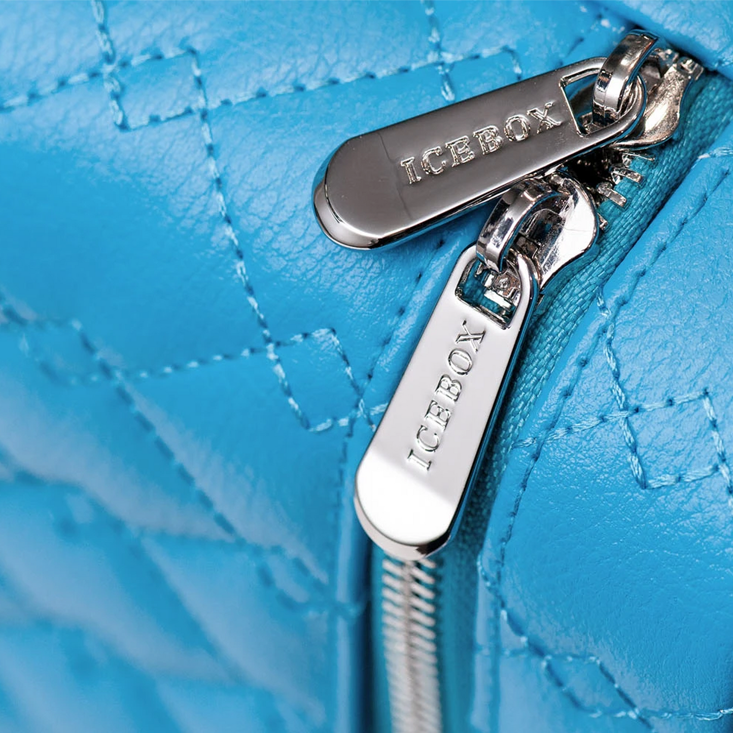 Icebox Large Traveler Case in blue, 4-watch capacity, detail view 4