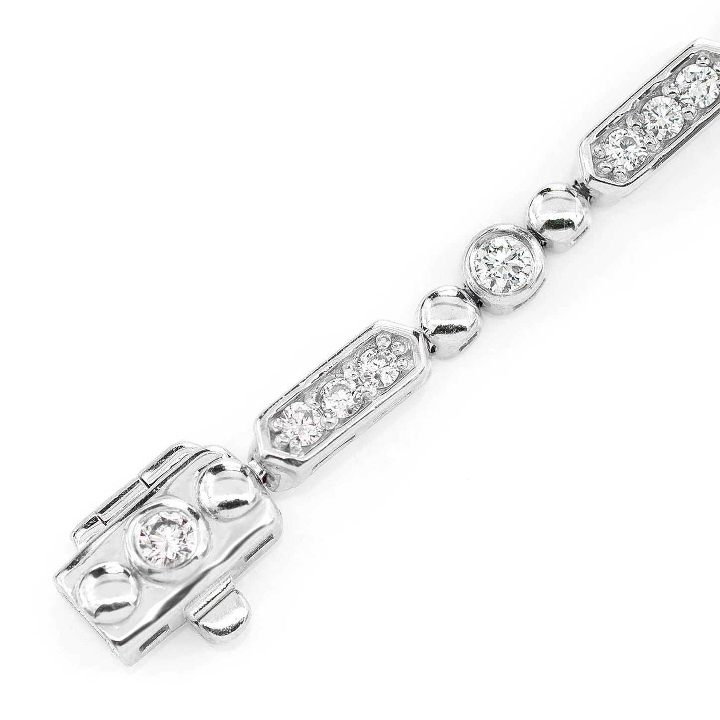 Alternating Bezel & Bar Diamond Link Bracelet in 14K white gold, detail view