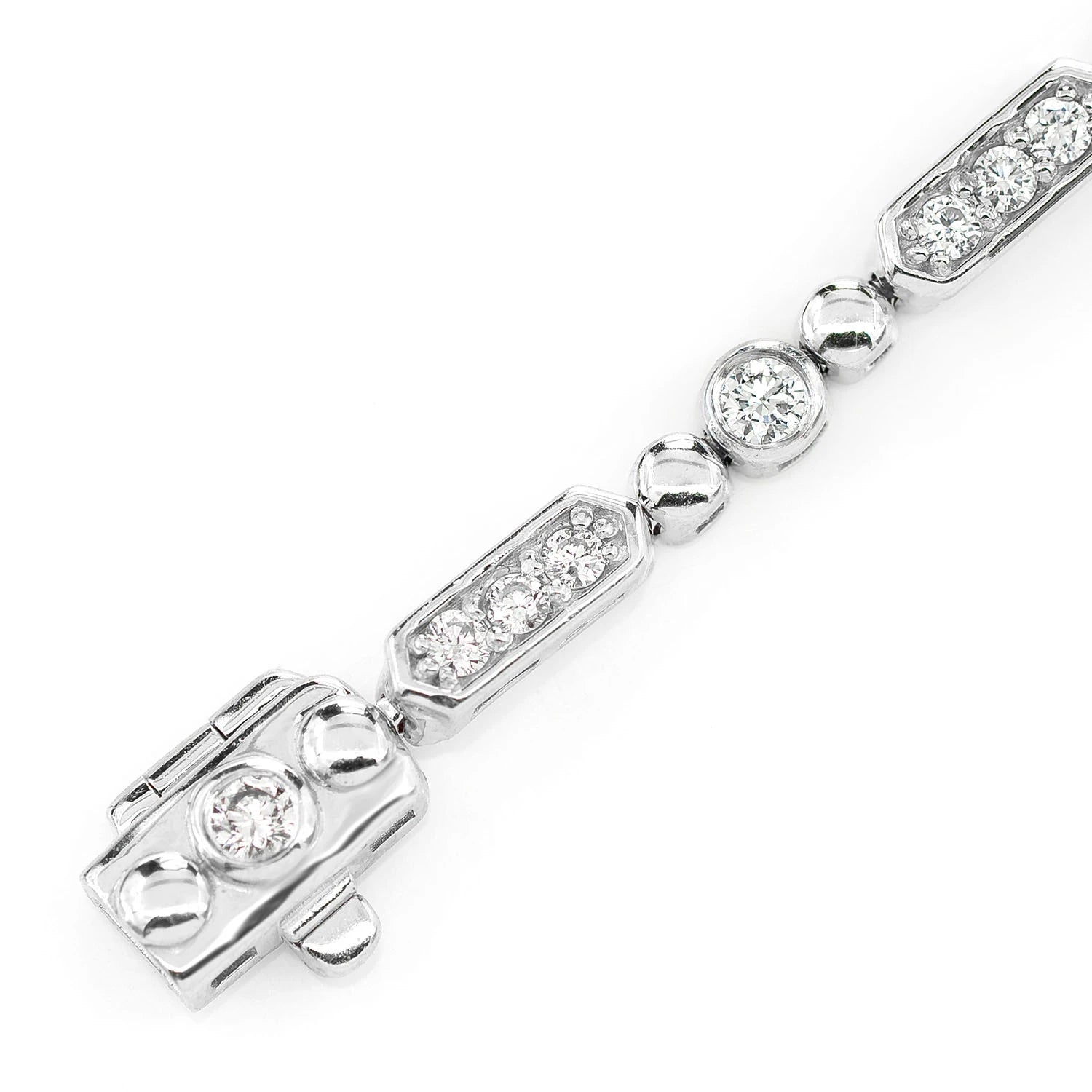 Alternating Bezel & Bar Diamond Link Bracelet in 14K white gold, detail view