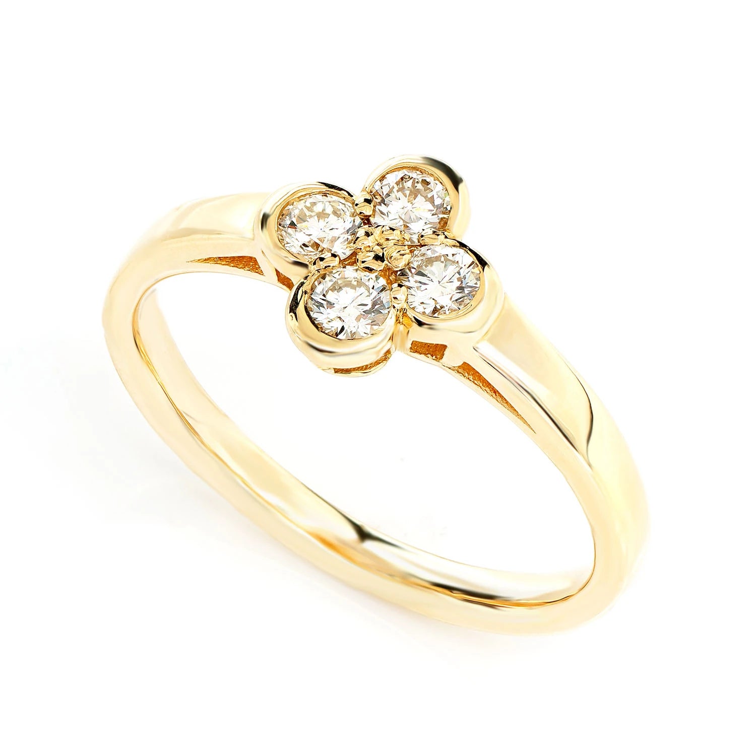 Clover Bezel Diamond Ring in 14K yellow gold, detail view