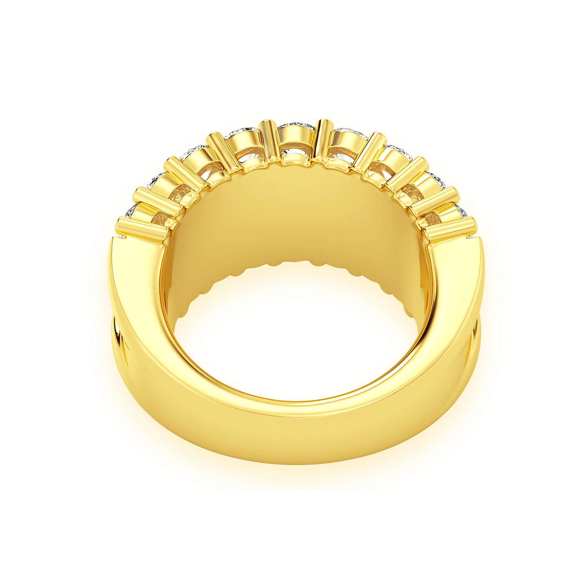 Single Row Baguette Diamond Band Ring in 14K yellow gold, detail view