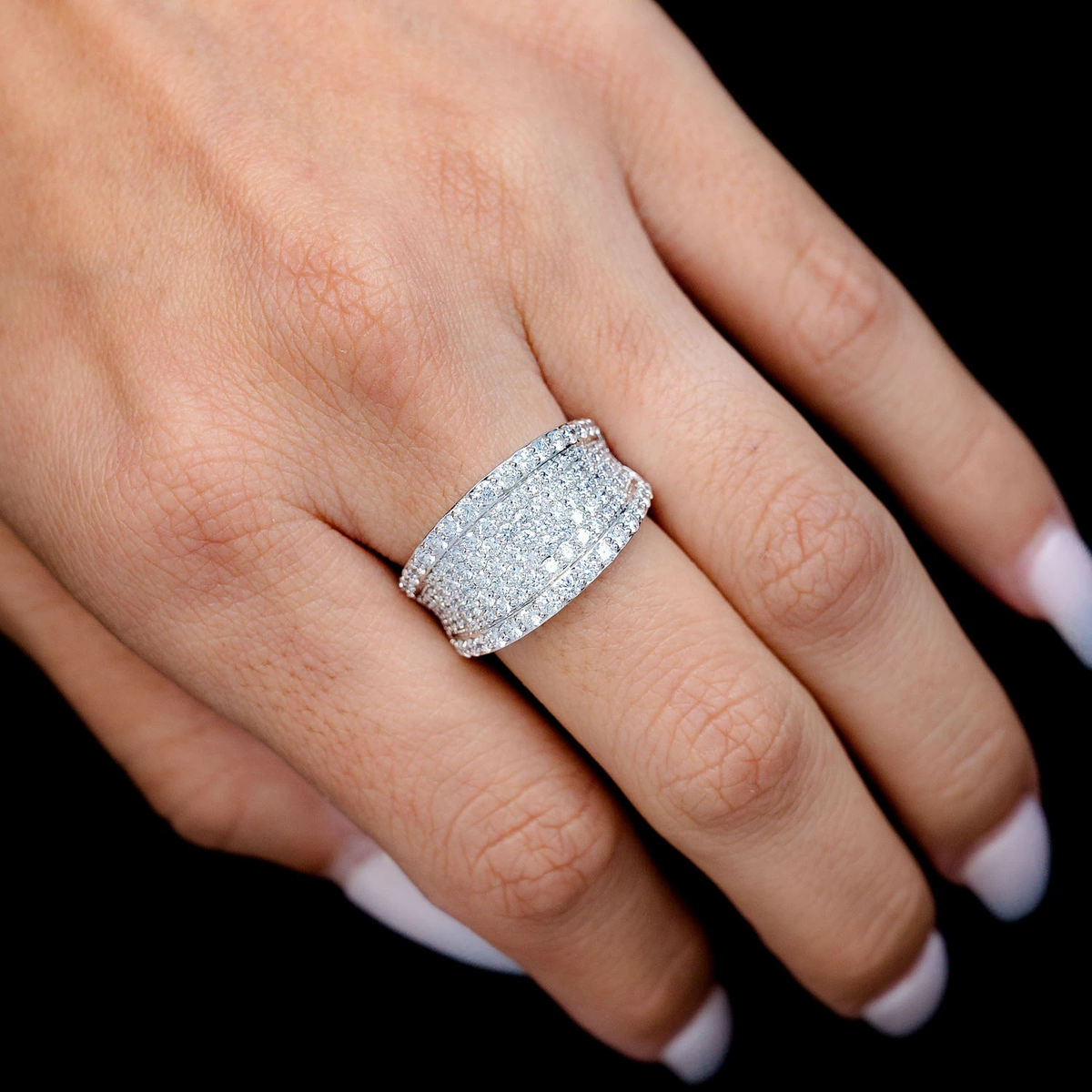 Graduated border concave ring hand