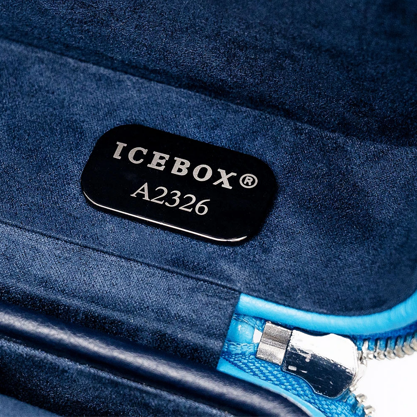 Icebox Medium Traveler Case in blue, 4-sunglass capacity, detail view 8