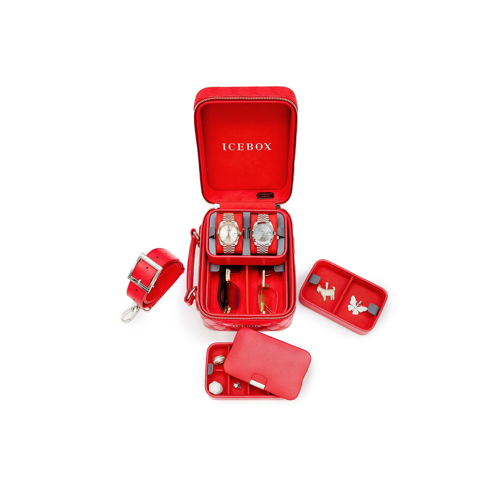 Icebox Medium Traveler Case in red, 2-watch capacity, detail view 4