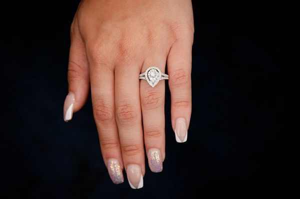 14K Pear Shaped Engagement Ring - 1.00ctw